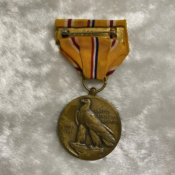 ☘️VTG Asiatic Pacific Campaign Metal And Ribbon